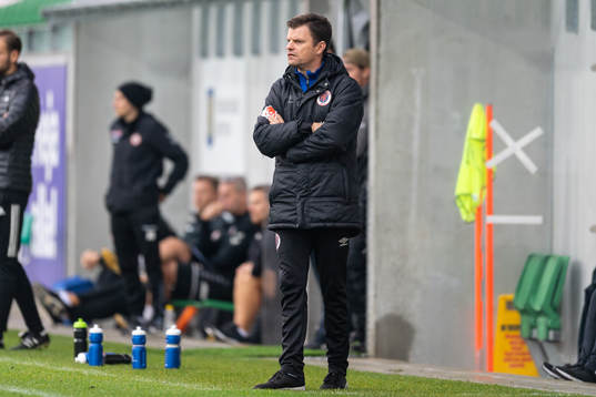 Örebros tränare Stefan Ärnsved deppar