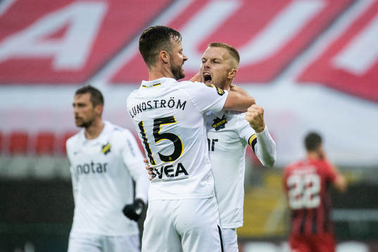 s Robert Lundström och Sebastian Larsson jublar