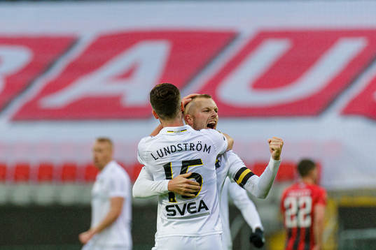 s Robert Lundström och Sebastian Larsson jublar