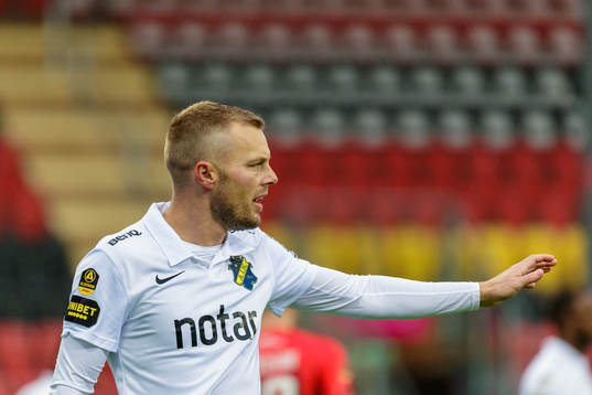 s Sebastian Larsson reagerar