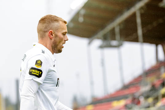 s Sebastian Larsson