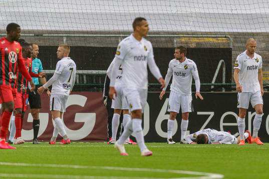 s Mikael Lustig har ont
