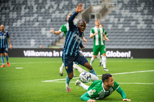 Djurgårdens Edward Chilufya och Hammarbys Mohanad Jeahze