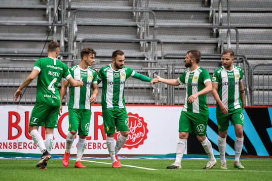 Hammarbys Muamer Tankovic jublar med lagkamrater