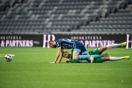 Djurgårdens Curtis Edwards och Hammarbys Abdul Khalili
