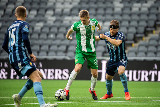 Hammarbys Aron Johansson och Djurgårdens Jacob Une Larsson