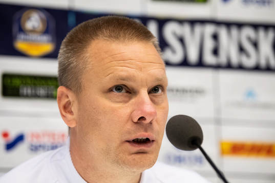 Hammarbys tränare Stefan Billborn på en presskonferens