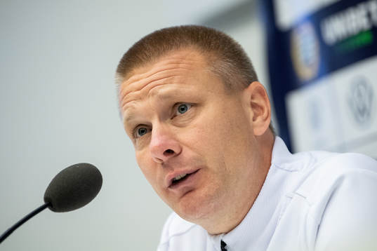 Hammarbys tränare Stefan Billborn på en presskonferens