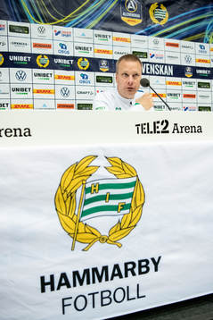 Hammarbys tränare Stefan Billborn på en presskonferens
