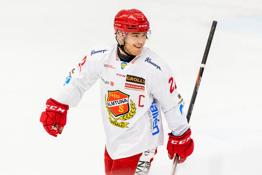 Almtunas Emil Berglund jublar