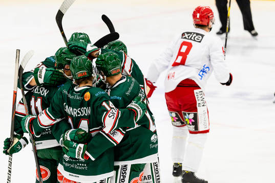 Tingsryds spelar jublar