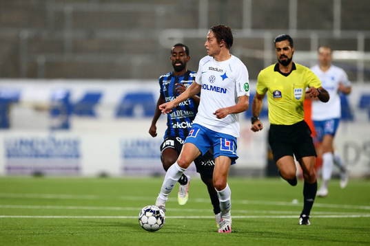 IFK Norrköpings Simon Thern, domare Mohammed Al-Hakim och