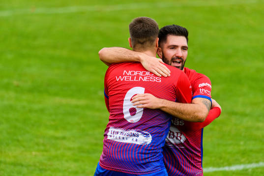 Höganäs Robert Mirosavic jublar med Marcus Krmpotic