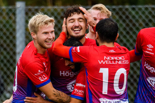 Bläddra bland fler bilder av Fotboll, Div 3 södra, Höganäs - Astrio