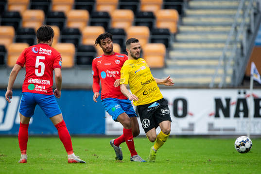 Helsingborgs Joseph Ceesayoch Mjällbys Kadir Hodzic