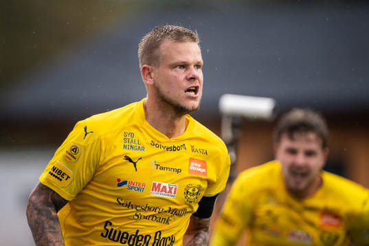 Mjällbys David Löfquist jublar