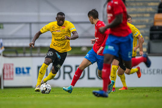Mjällbys Moses Orwohicho Ogbu  och Helsingborgs Armin