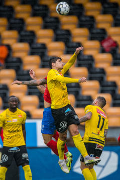 Mjällbys David Batanero Puigbó  och Helsingborgs Anthony