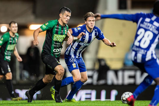 Varbergs Astrit Selmani och IFK Göteborg August Erlingmark