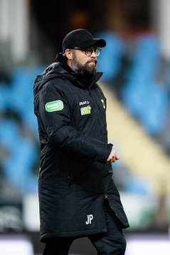 Varbergs tränare Joakim Persson deppar