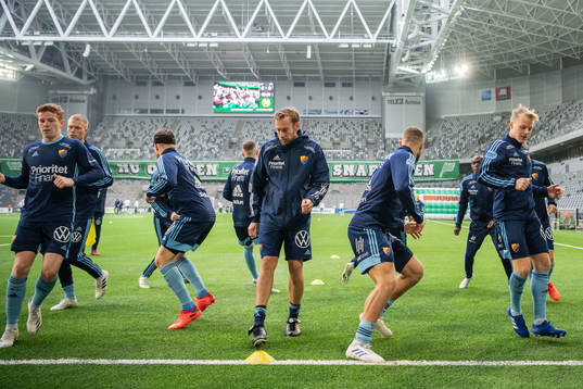 Djurgårdens spelare värmer upp