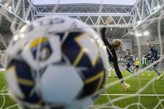 Djurgårdens Jesper Nyholm gör 1-1 bakom Hammarbys
