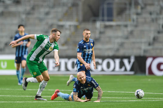 Hammarbys Richard Magyar och Djurgårdens Magnus Eriksson