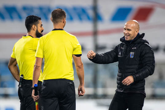 Sirius tränare Henrik Rydström och domare Mohammed