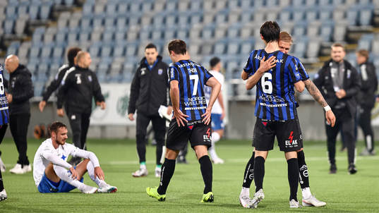 Sirius spelare jublar  medan IFK Norrköpings Linus