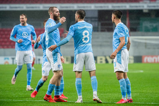 Malmö FFs Arnór Traustason jublar med Jo Inge Berget