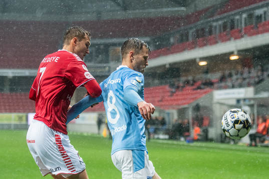 Kalmars Piotr Johansson och Malmö FFs Arnór Traustason