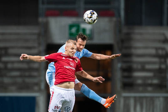 Kalmars Sebastian Ring och Malmö FFs Eric Larsson