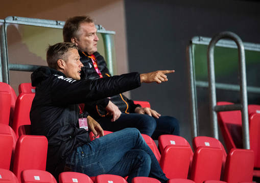 Kalmars Viktor Elm på läktaren