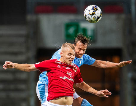Kalmars Sebastian Ring och Malmö FFs Eric Larsson