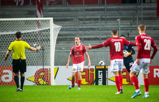 Kalmars Isak Magnusson reagerar över en utebliven straff