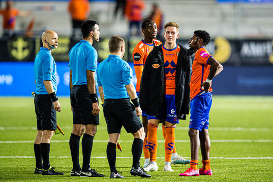 Rohit Saggi, referee, Parfait Bizoza, Simen Bolkan Nordli