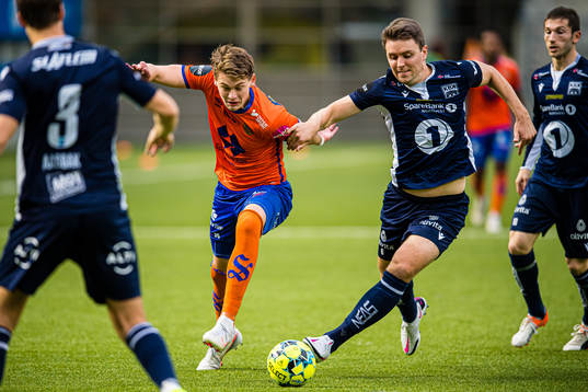Isak Dybvik Määttä of Aalesund and Bent Langåssve