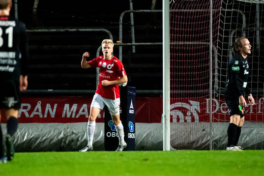 Degerfors Axel Lindahl jublar