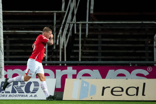 Degerfors Victor Edvardsen jublar