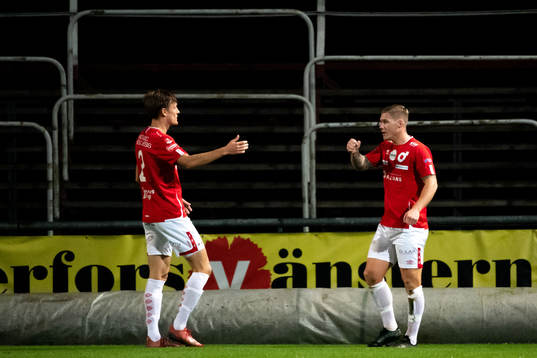 Degerfors Gustav Granath och Victor Edvardsen jublar