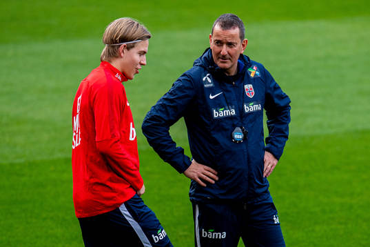 Jens Petter Hauge and Per Joar Hansen, assistant coach of