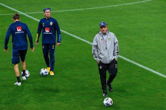 Emil Forsberg and Head coach Janne Andresson of the Swedish