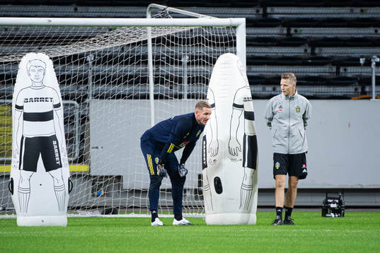 Goalkeeper Robin Olsen and goalkeeper coach Maths Elfvendal