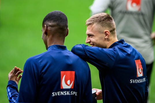 Alexander Isak and Mattias Svanberg of the Swedish national