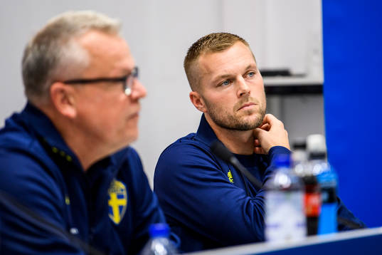 Head coach Janne Andersson and Sebastian Larsson of the