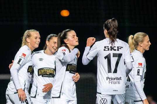 Göteborgs Stina Blackstenius jublar med lagkamrater