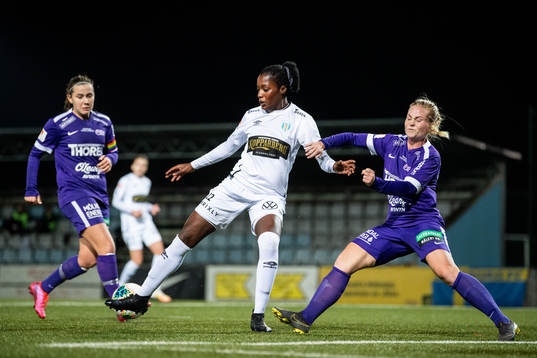 Göteborgs Evelyn Ijeh och Jitex Lina Reinl