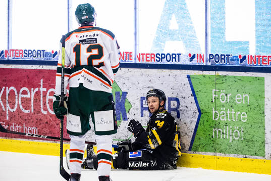 Kristianstads målvakt Gustaf Banke och Västerås Rasmus