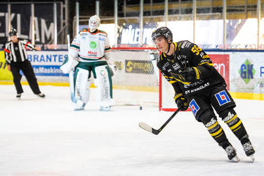 Västerås Alexander Lunsjö jublar