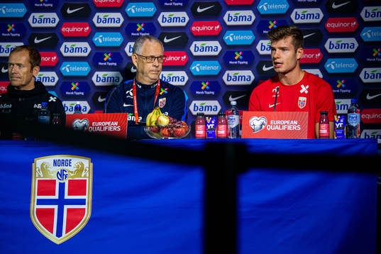 Svein Graff, head of media, Lars Lagerbäck, head coach,